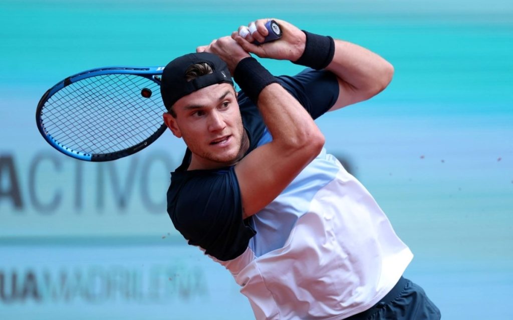stave-na-moški-in-ženski-tenis-jack-draper